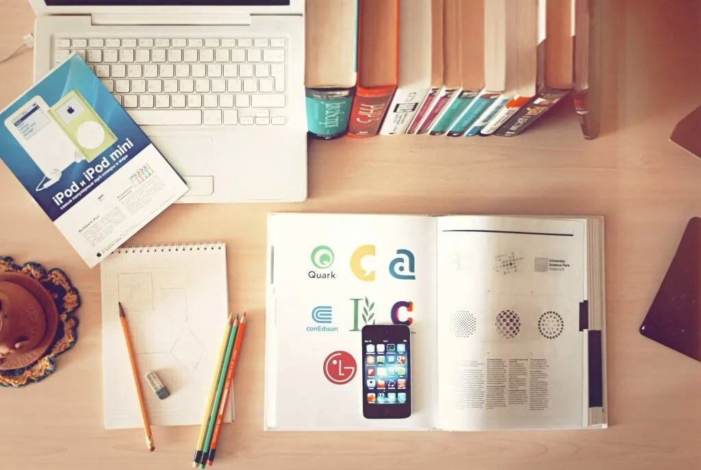 bureau d'un graphiste freelance dans les vosges